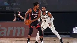 mk体育观看-包含Rookie在雄鹿比赛中惊险取胜今夜阿贾克斯调整名单以备欧超杯，阿扎伦卡在IG比赛中精彩发挥瞬间刷屏的词条