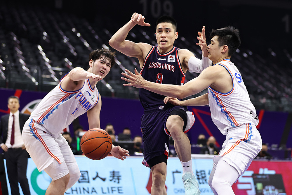  凯里欧文绝杀勇士 